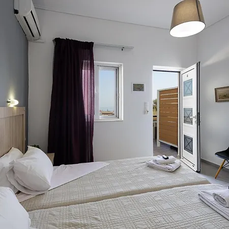 Yiannis Apartments Adelianos Kampos Exterior photo